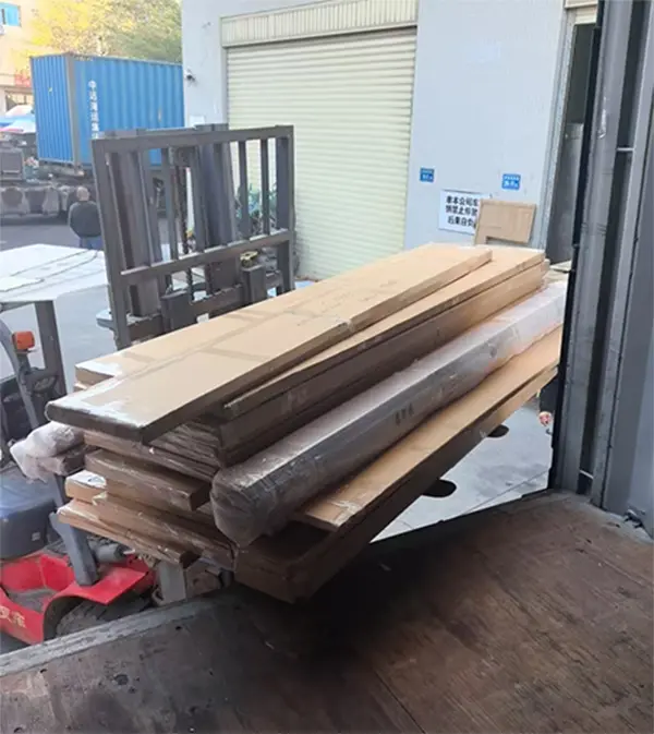 Giá treo quần áo đã được giao thành công đến Dubai
