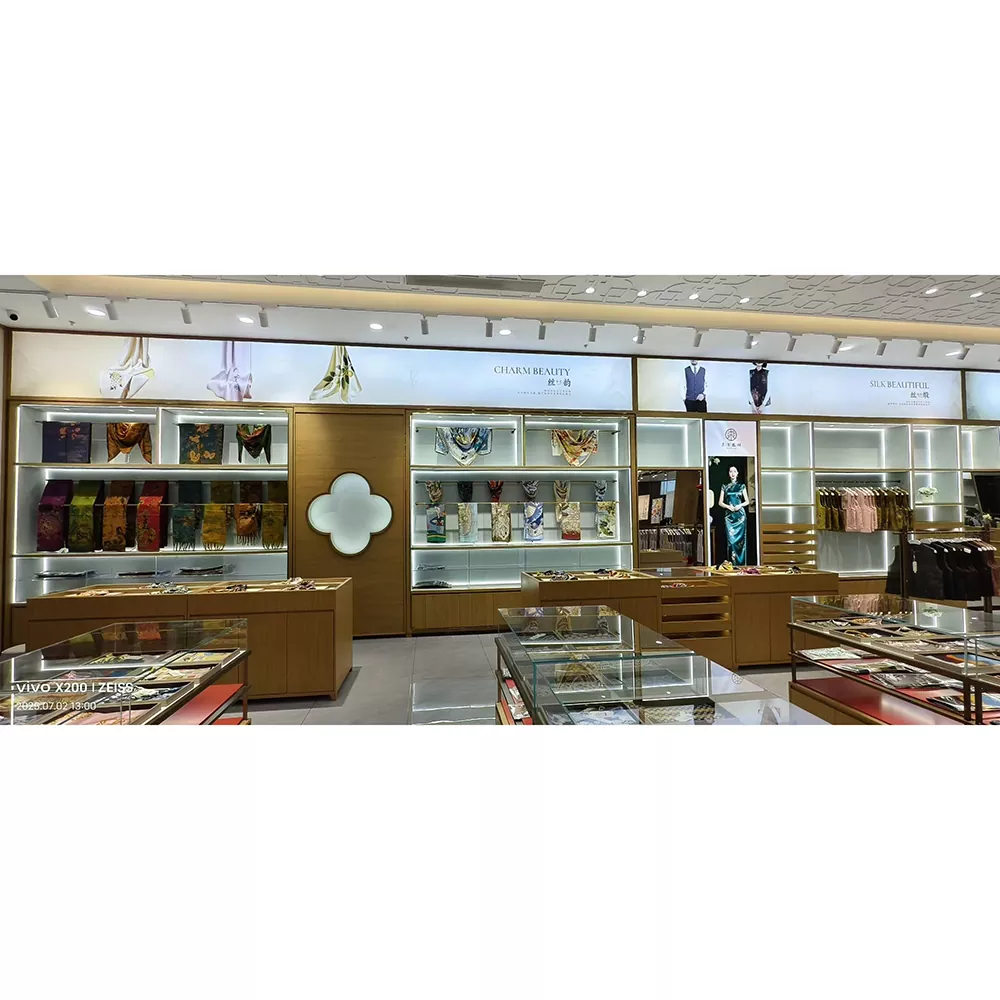 Giá trưng bày quần áo nữ bằng kính