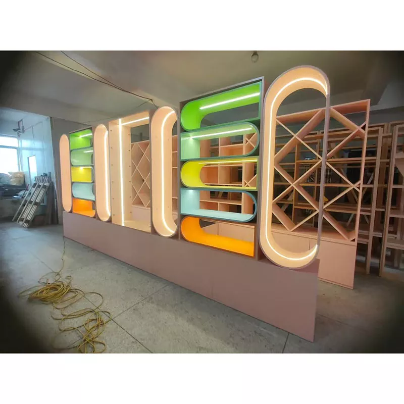 Giá trưng bày bằng gỗ