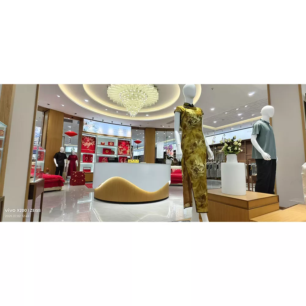 Giá trưng bày quần áo nữ bằng gỗ